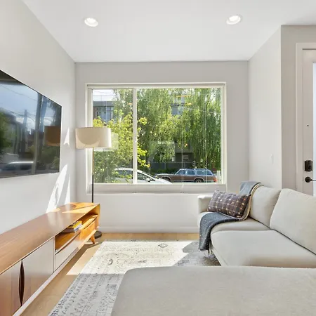 Modern Ballard Retreat Walk To Cafes & Parks